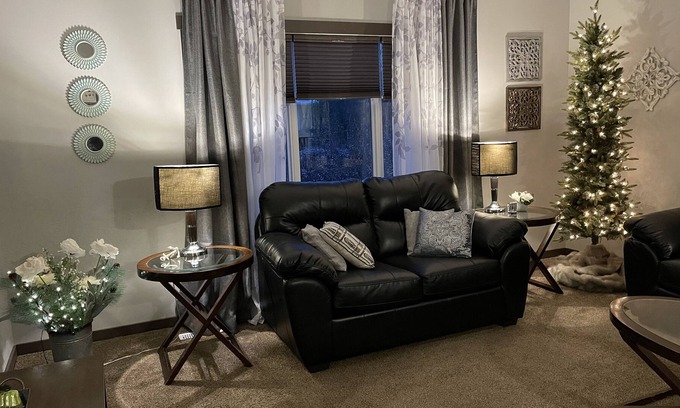 Sylvan Lake House | "Twenty-One" Forever - clean bright 3BR + fenced yard