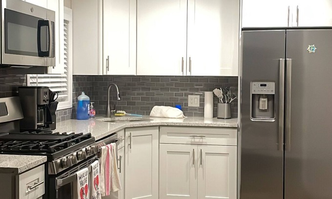 Plainedge House | Twin bedroom 1 minutes to Highway