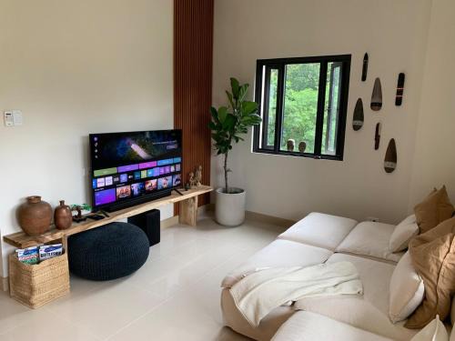 Laurel Apartment | Twin Lakes Belvedere 1 Tagaytay