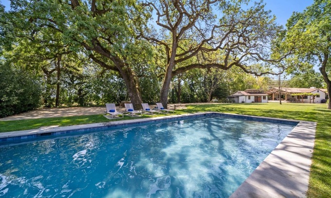 Sonoma House | Twin Oaks Pool, Garden, Terrace, Bocce & Hot tub