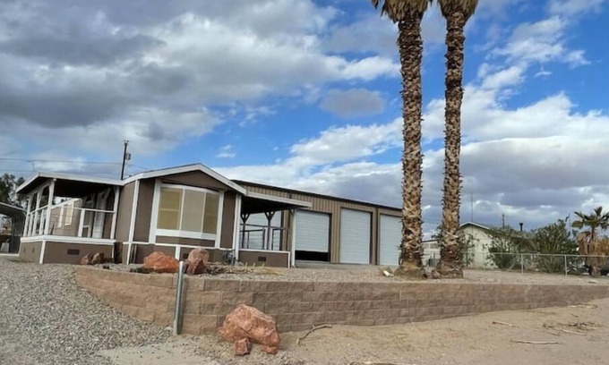 Topock House | Twin Palms Hidaway