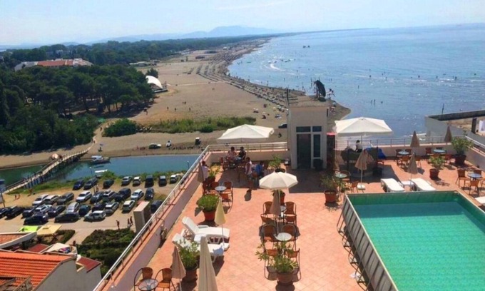 Gjerana Hotel | Twin room with sea and Long Beach view terrace
