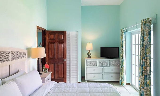 Marathon Apartment | Two Bedroom ADA Suite at Grassy Flats Conch House