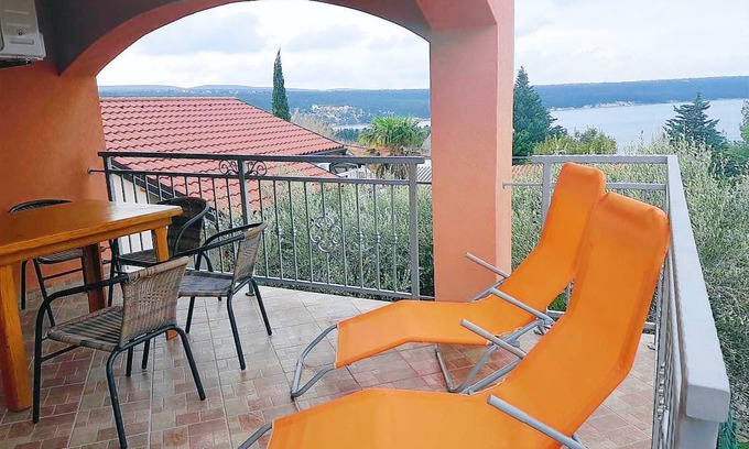 Gornji Karin Apartment | Two bedroom apartment with terrace and sea view Karin Gornji, Novigrad (A-18387-c)