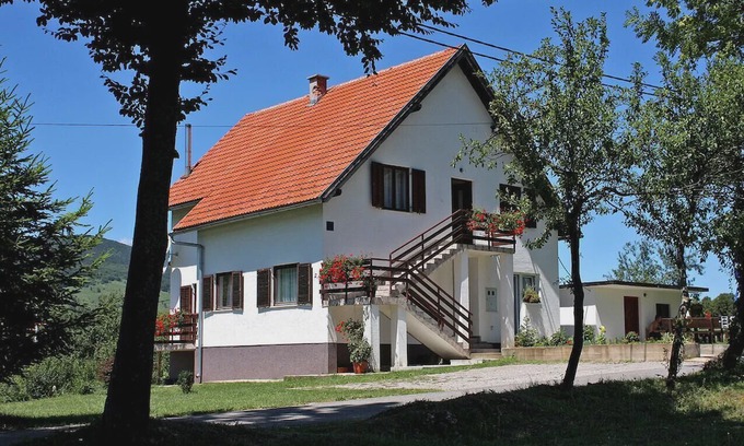 Smoljanac Apartment | Two bedroom apartment with balcony Smoljanac, Plitvice (A-5194-a)