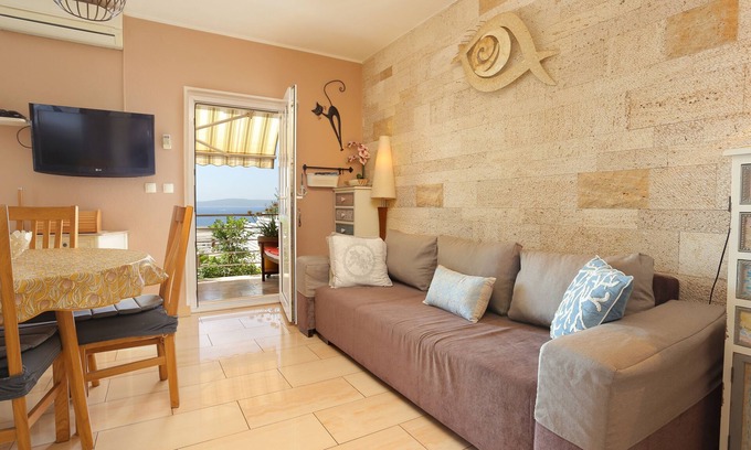 Businci Apartment | Two bedroom apartment near beach Rastići, Čiovo (A-5234-c)