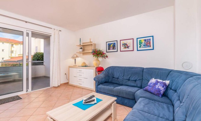 Zidarici Apartment | Two bedroom apartment with balcony Vantačići, Krk (A-19267-a)