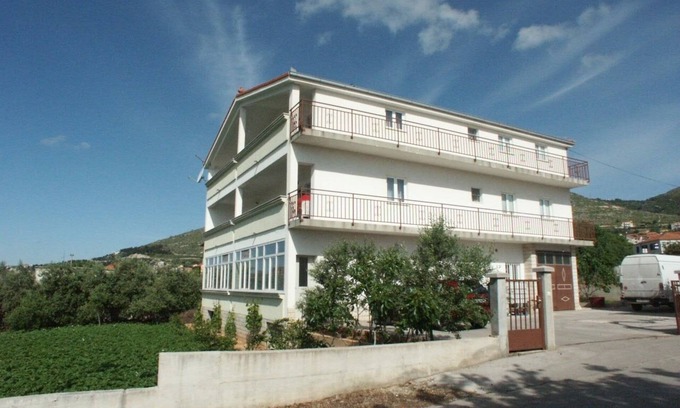 Seget Donji Apartment | Two bedroom apartment with terrace and sea view Seget Donji, Trogir (A-2041-a)