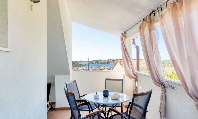 Podglavica Apartment | Two bedroom apartment with balcony and sea view Stupin Čeline, Rogoznica (A-23257-b)