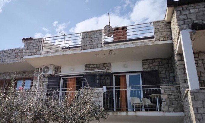 Stomorska Apartment | Two bedroom apartment near beach Stomorska, Šolta (A-24449-a)