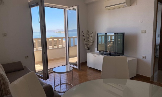 Drasnice Apartment | Two bedroom apartment near beach Drašnice, Makarska (A-22864-b)