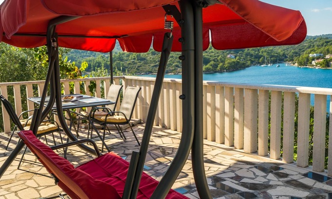 Necujam Apartment | Two bedroom apartment with terrace and sea view Nečujam, Šolta (A-16727-a)