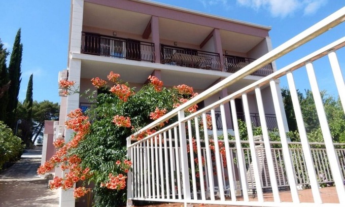 Loviste Apartment | Two bedroom apartment with balcony and sea view Lovište, Pelješac (A-18656-b)