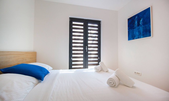 Makarska Old Town Apartment | Two bedroom apartment with balcony Makarska (A-19145-a)