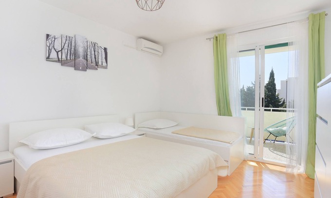 Ratac Apartment | Two bedroom apartment with balcony Makarska (A-13222-a)