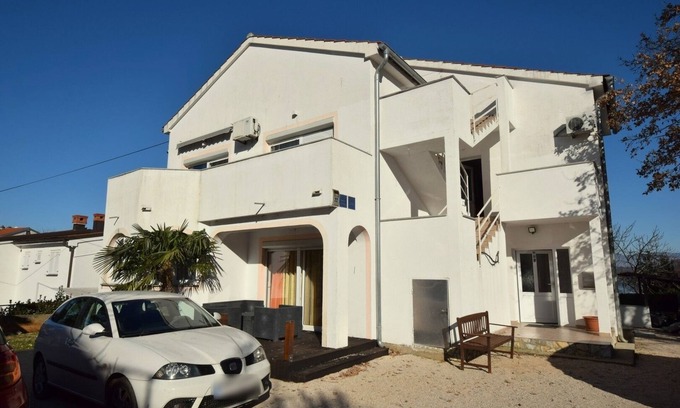 Vantacici Apartment | Two bedroom apartment with balcony Vantačići, Krk (A-22765-a)