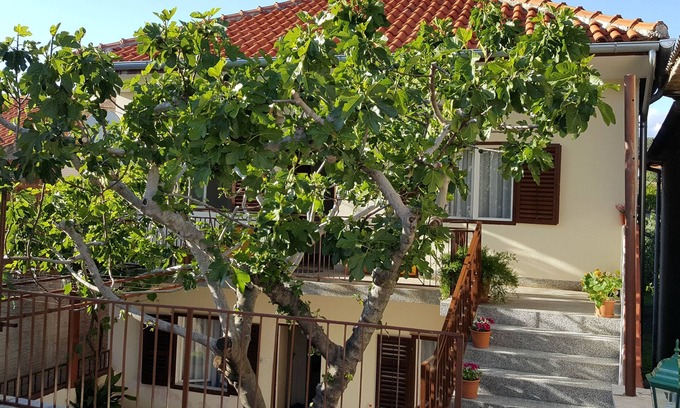 Municipality of Posedarje Apartment | Two bedroom apartment with terrace and sea view Posedarje, Novigrad (A-12402-a)