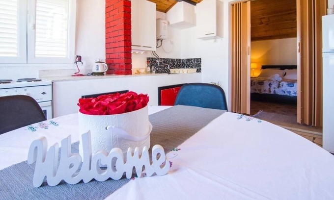 Splitska Apartment | Two bedroom apartment near beach Splitska, Brač (A-22683-a)