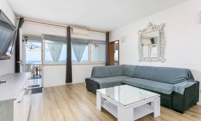 Jesenice Apartment | Two bedroom apartment with terrace and sea view Sumpetar, Omiš (A-21633-b)
