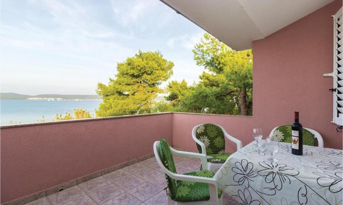 Nevidane Apartment | Two-Bedroom Apartment in Nevidane