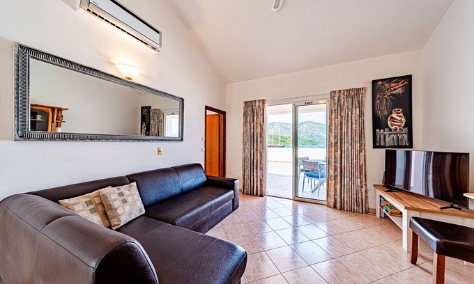 Kneza Apartment | Two bedroom apartment near beach Kneža, Korčula (A-168-c)