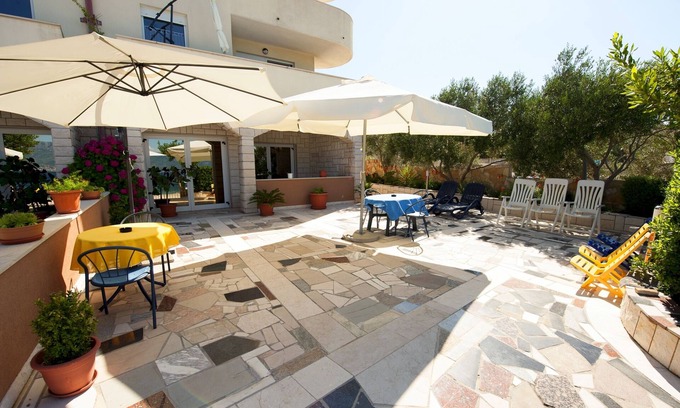 Slatine Apartment | Two bedroom apartment near beach Slatine, Čiovo (A-1139-c)