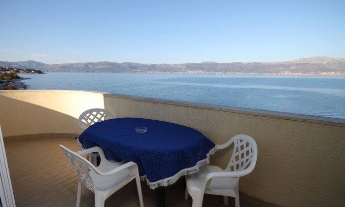 Slatine Apartment | Two bedroom apartment near beach Slatine, Čiovo (A-1139-d)