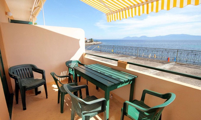 Sucuraj Apartment | Two bedroom apartment near beach Sućuraj, Hvar (A-4029-e)