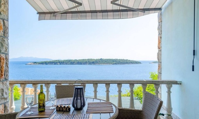 Prizba Apartment | Two bedroom apartment near beach Prižba, Korčula (A-10063-a)