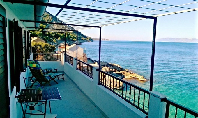 Gdinj Apartment | Two bedroom apartment near beach Cove Virak, Hvar (A-12321-a)