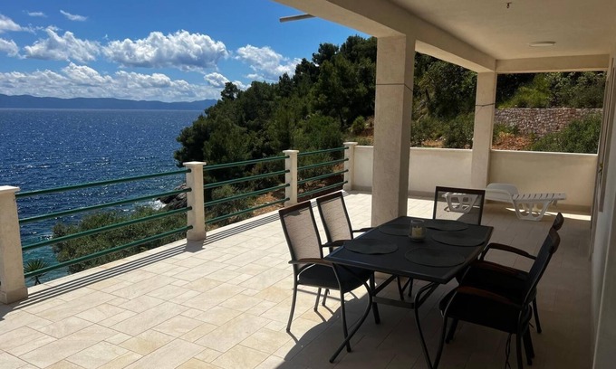 Gdinj Apartment | Two bedroom apartment near beach Cove Rapak, Hvar (A-12779-c)
