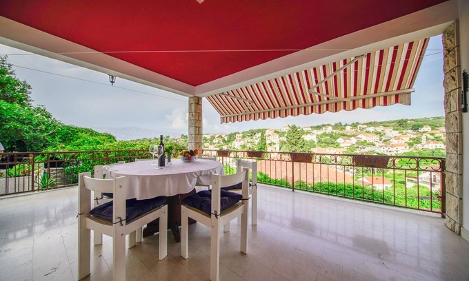Splitska Apartment | Two bedroom apartment with terrace and sea view Splitska, Brač (A-2857-a)