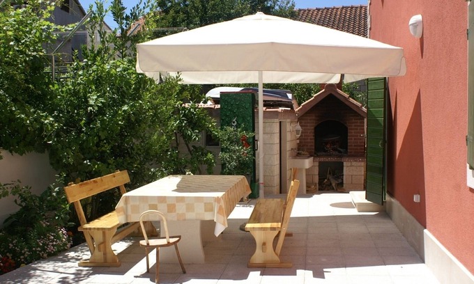 Supetar Apartment | Two bedroom apartment with terrace and sea view Supetar, Brač (A-4274-a)