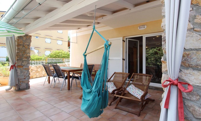 Baska Apartment | Two bedroom apartment with terrace Baška, Krk (A-18794-e)