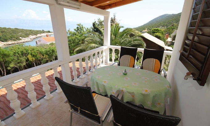 Pokrivenik Apartment | Two bedroom apartment with terrace and sea view Cove Zarace (Gdinj), Hvar (A-4597-d)