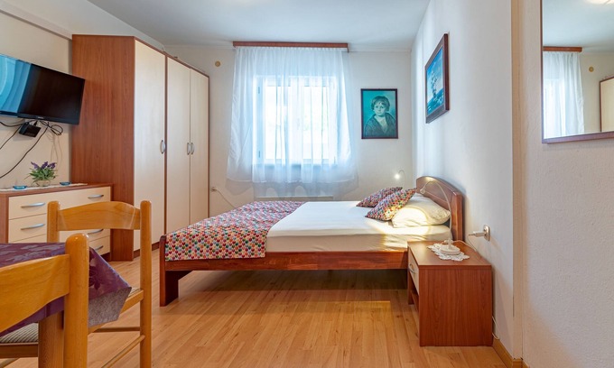 Island Hvar Apartment | Two bedroom apartment with terrace Jelsa, Hvar (A-134-c)