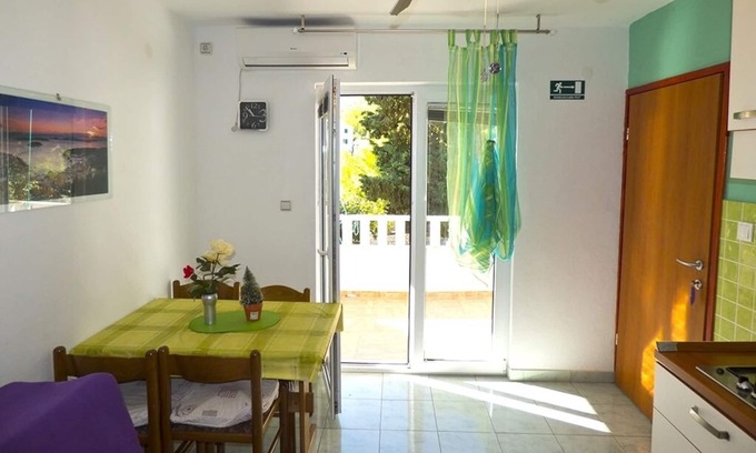 Ivan Dolac Apartment | Two bedroom apartment with terrace and sea view Ivan Dolac, Hvar (A-8782-a)