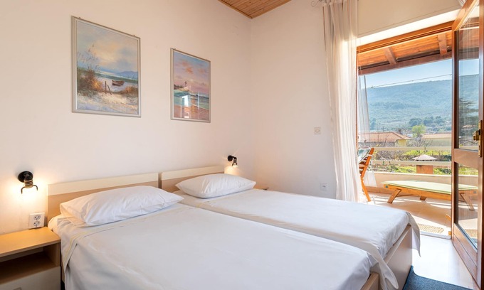 Island Hvar Apartment | Two bedroom apartment with terrace Jelsa, Hvar (A-11319-a)