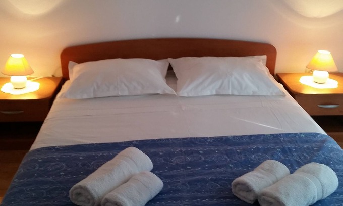 Island Hvar Apartment | Two bedroom apartment with balcony and sea view Ivan Dolac, Hvar (A-12644-a)
