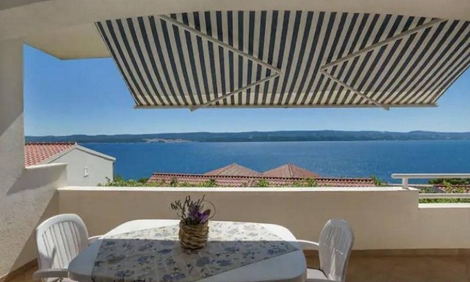 Ruskamen Apartment | Two bedroom apartment with terrace and sea view Lokva Rogoznica, Omiš (A-22069-a)