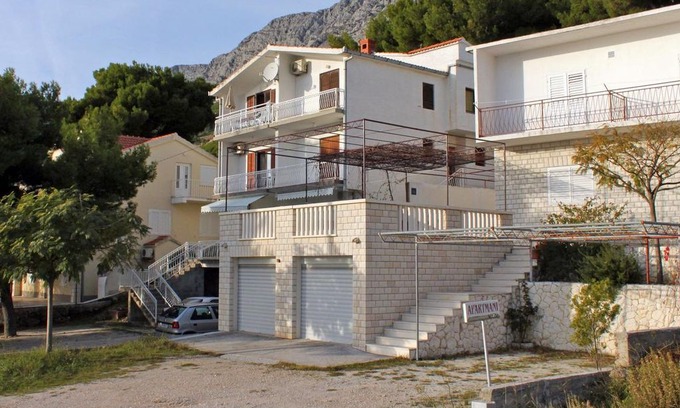 Medici Apartment | Two bedroom apartment with terrace and sea view Medići (Omiš) (A-7483-b)