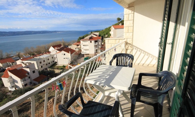 Duce Apartment | Two bedroom apartment with balcony and sea view Duće, Omiš (A-7532-b)