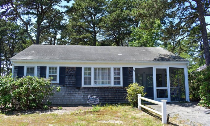 Dennis Port House | Two bedroom just .5 miles to Glendon Beach