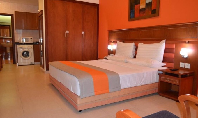 Al Mankhool House | Two Bedroom Suite Near Manhattan Avenue By Luxury Bookings