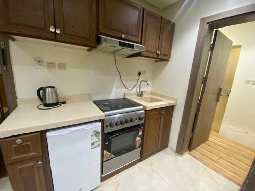 Al Aziziyah Apartment | Two-bedroom with a hall 113 شقة غرفتين وصاله