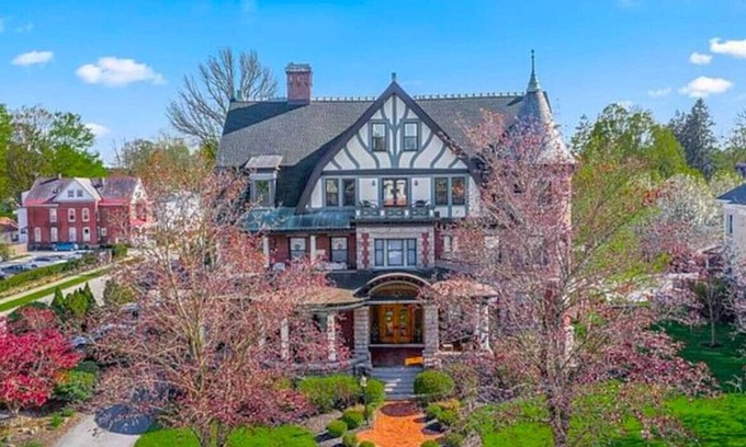 Saratoga Springs Condo | Two Blocks To Saratoga Race Track!
