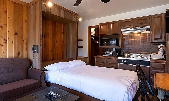 Tahoe Vista Hotel | Two Cozy Studio Unit with Kitchenette, Outdoor Pool and Free Parking!