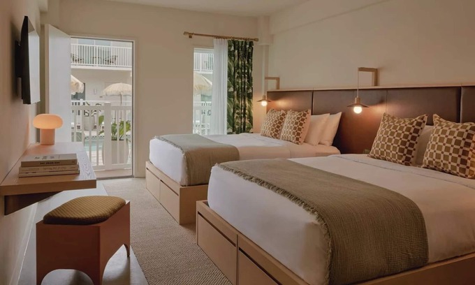 San Jacinto Hotel | Two Elegant Double Queen Suite Near Beach – Sand & Sea Luxury Stay
