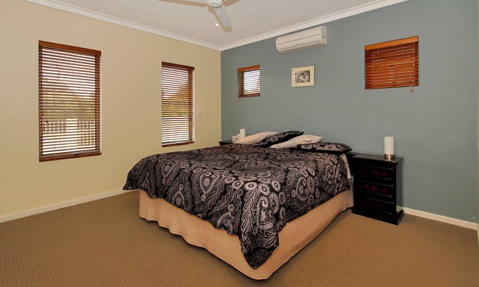 Hillarys House | TWO FAMILIES OR A GROUP - LARGE HOME