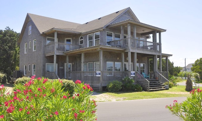 Ocracoke House | Two If By Sea I and II: Larger home with fabulous views of Silver Lake